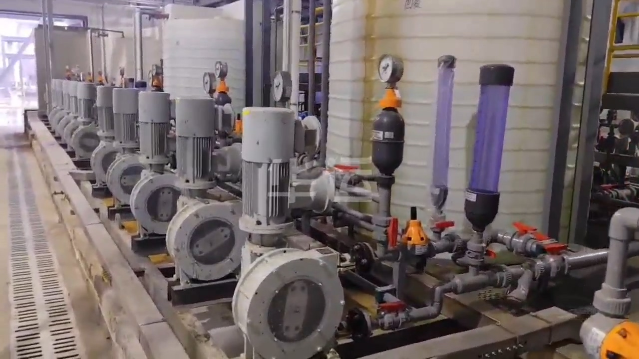 華運(yùn)機(jī)械軟管泵助力國內(nèi)石油公司油氣田凈化工程，賦能深度處理加藥環(huán)節(jié)